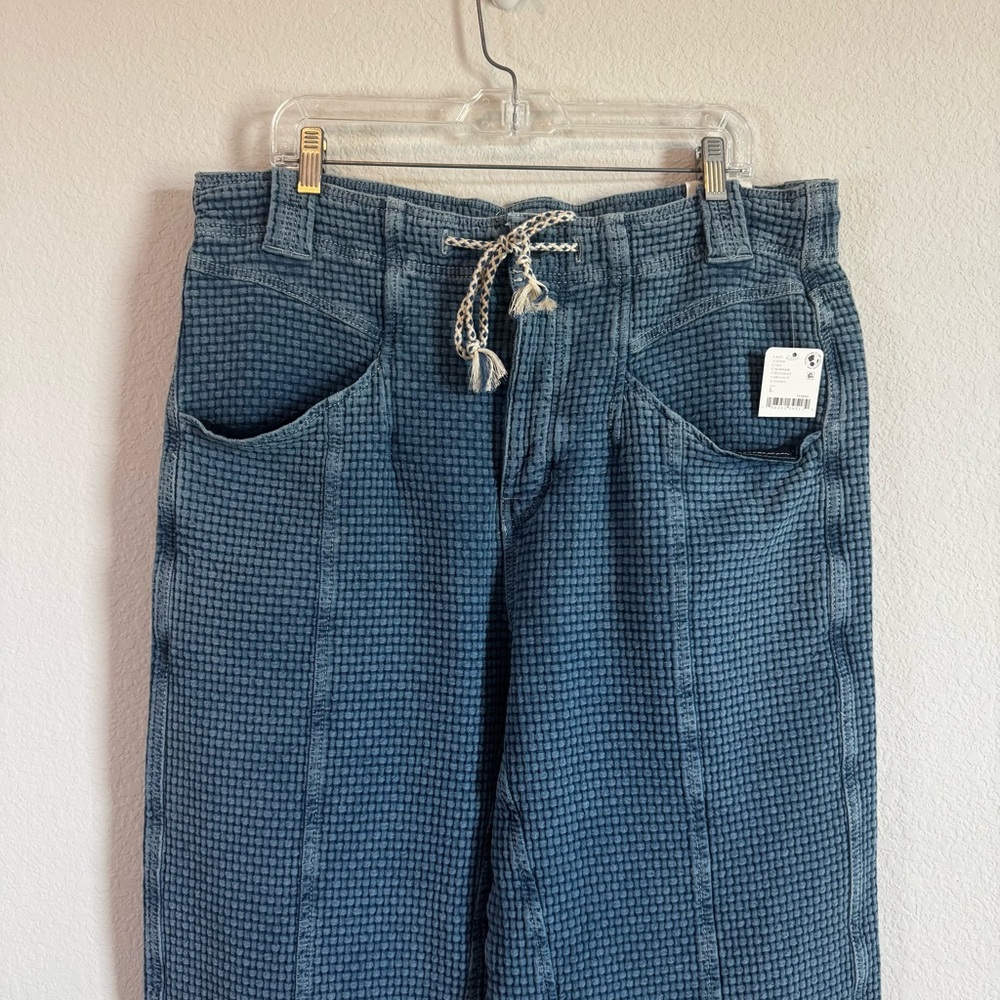 Free People We The Free Washed Away Textured Pull On Boyfriend
Jeans Size Large - Picture 3 of 14
